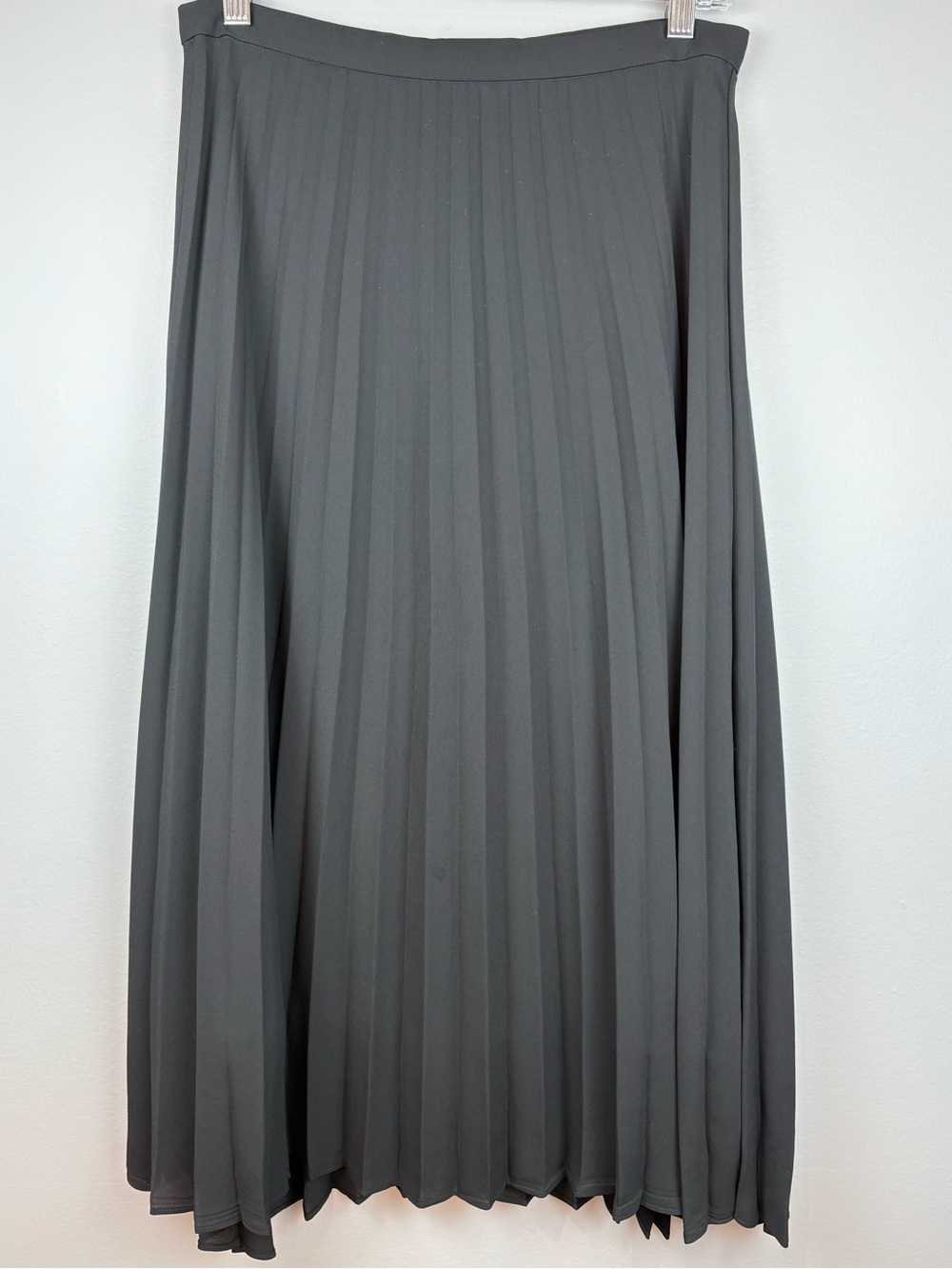 J Crew Pleated Skirt Size 4 Black Lined Classic Midi Length Timeless Classy